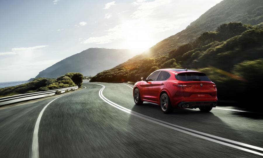  Alfa Romeo Stelvio Quadrifoglio (949) 2017 года  (NA) (фото 12 из 25)